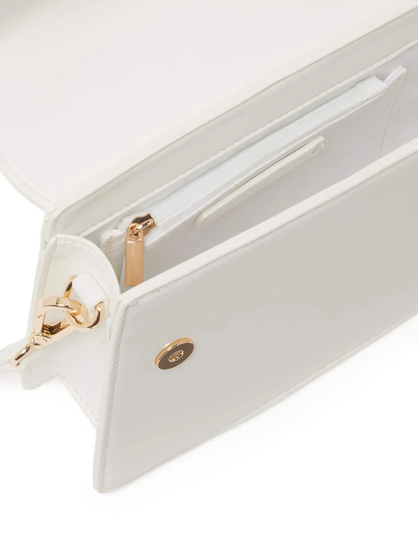 Sure! The optimized title for this e-commerce product would be Stylish Mini Willow Flower Bag.